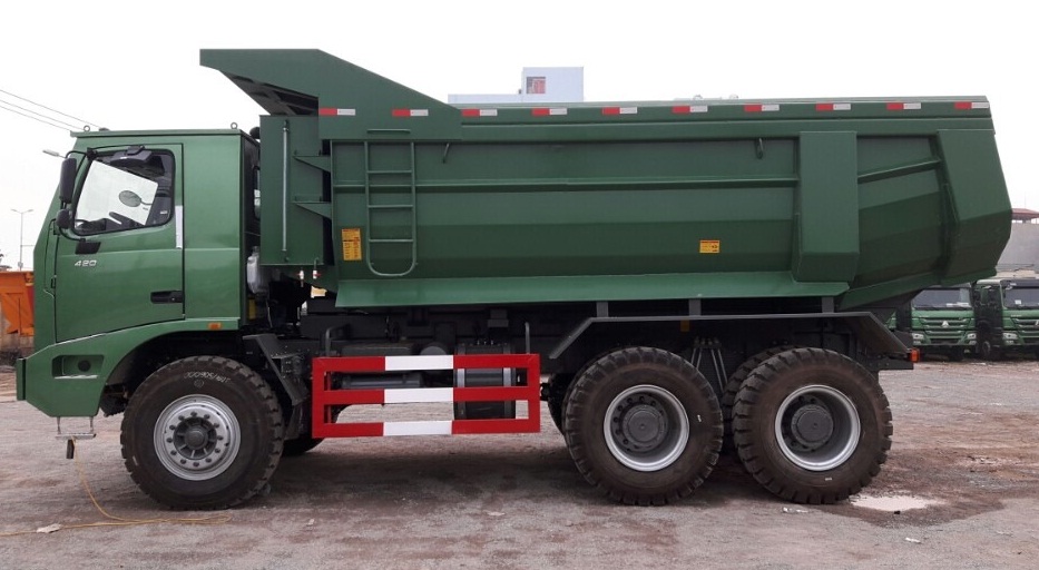 xe-ben-howo-ba-vuong-cabin-lech-70-tan-chay-mo-than-5 xe ben howo cabin lệch 70 tấn 420hp